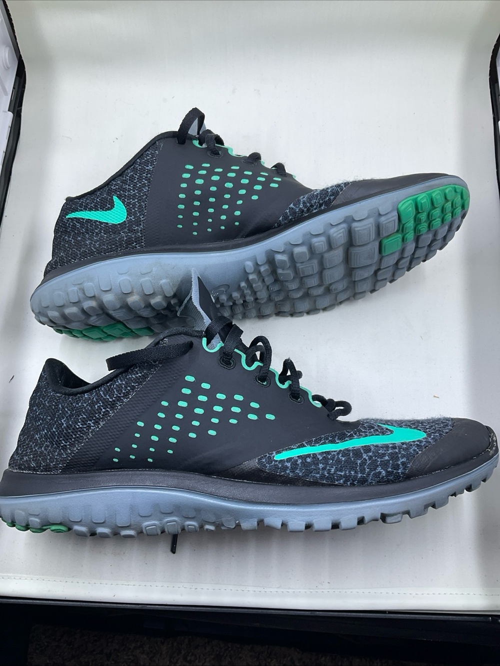 Nike Black and Teal Athletic Running Shoes